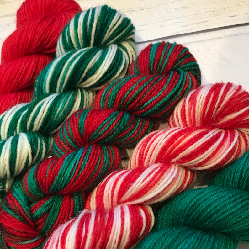80m each Christmas Mini-Skein Yarn Set Progress Keeper Hand-Dyed Hand-Painted 4-ply Sock Wool 5 x 20g Red Green Off White Self-Striping