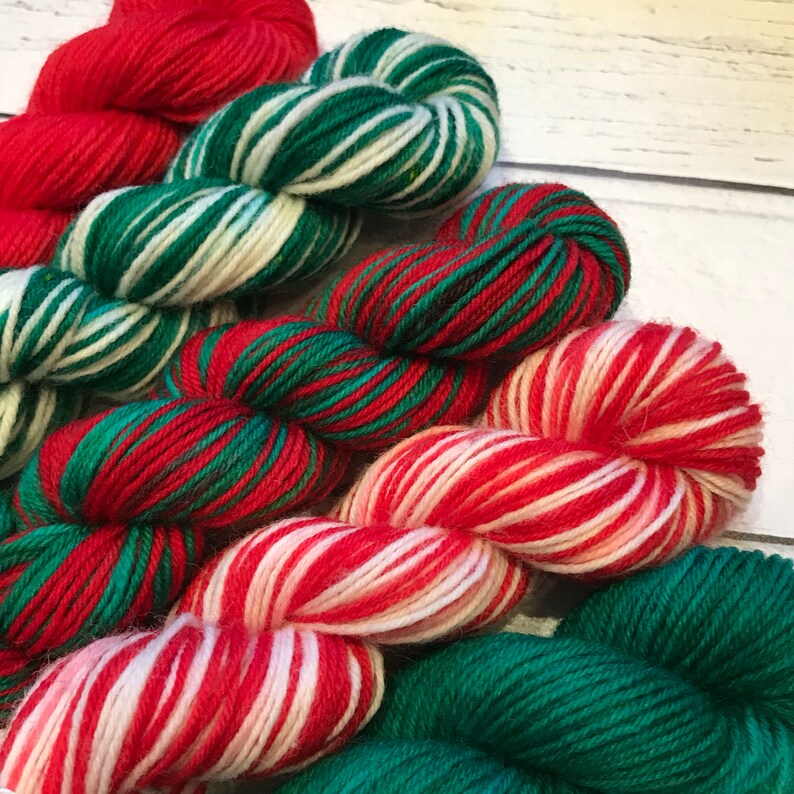 80m each Christmas Mini-Skein Yarn Set Progress Keeper Hand-Dyed Hand-Painted 4-ply Sock Wool 5 x 20g Red Green Off White Self-Striping