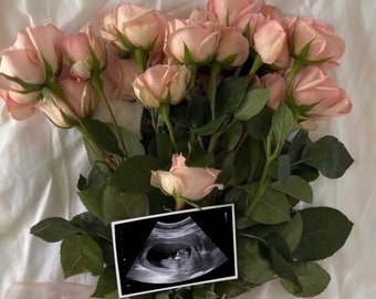 EDITABLE Bouquet of Roses Pregnancy Announcement | Valentine&#39;s Pregnancy Announcement | Digital Baby Announcement | Flower CANVA