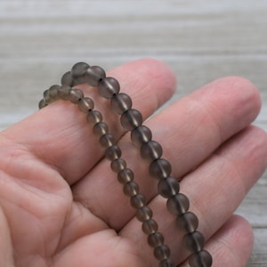 Rookkwartskralen – matglans – gladde ronde halfedelsteenkralen – grootte naar keuze – 4 of 6 mm