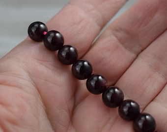 Garnet Beads - Dark Red Garnet - Plain Round - Natural Semi-precious Stone Beads - 8 mm