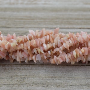 Pink Opal Chips / Beads - Pink - Natural Gemstone Chips - 4-6 mm - Long strand
