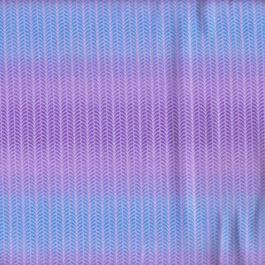 Lavanda & Azure Blue Chevron Waves / Springs Creative Fabrics / CP 29611 / OOP Cotton / Remnant 18"x42" / Quilting, Artigianato, Home Decor