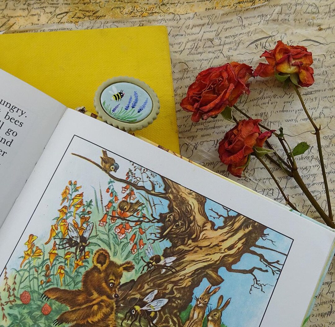 Illustrated Bookmark of 'izzy' the Bumble Bee - Etsy