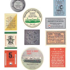 Könnte beinhalten: Eine Sammlung von Papier-Ephemera im Vintage-Stil mit dem Logo "Traveler's Star". Die Artikel umfassen Tickets, Etiketten und kreisförmige Designs mit Text und Illustrationen einer Fähre. Die Farbpalette umfasst Rot, Grün und Creme.