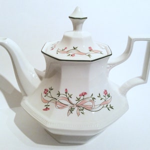 Johnson Bros Eternal Beau czajnik, czajnik Eternal Beau, kwiatowy zabytkowy czajniczek z porcelany, różowo-zielony retro czajniczek, porcelana Johnson Bros Eternal Beau
