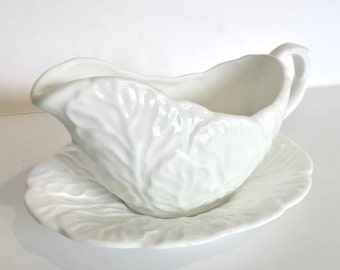 Small Wedgwood gravy boat,  Countryware bone china gravy boat and stand, white majolica cabbage leaf china, Wedgwood sauce boat and stand