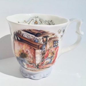 Brambly Hedge full size Winter cup, Royal Doulton Winter beaker, Brambly Hedge Winter mug, bone china mouse cup, full size beaker
