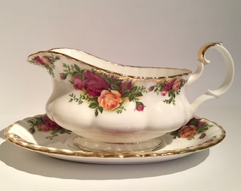 Country Roses gravy boat and stand, Royal Albert gravy boat, Royal Albert sauce boat and stand, pink roses gravy boat, bone china sauce boat