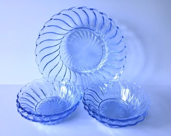 Bagley blauwe glazen kommenset, 1 grote en 4 kleine fruitschalen, 1 grote en 4 dessertkommen, ijsgerechten, ijscoupes