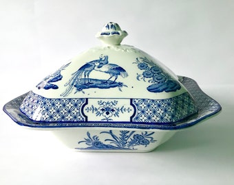 Wood and Sons Yuan tureen, blue and white lidded dish, Yuan oriental blue and white vegetable dish, Yuan blue and white china