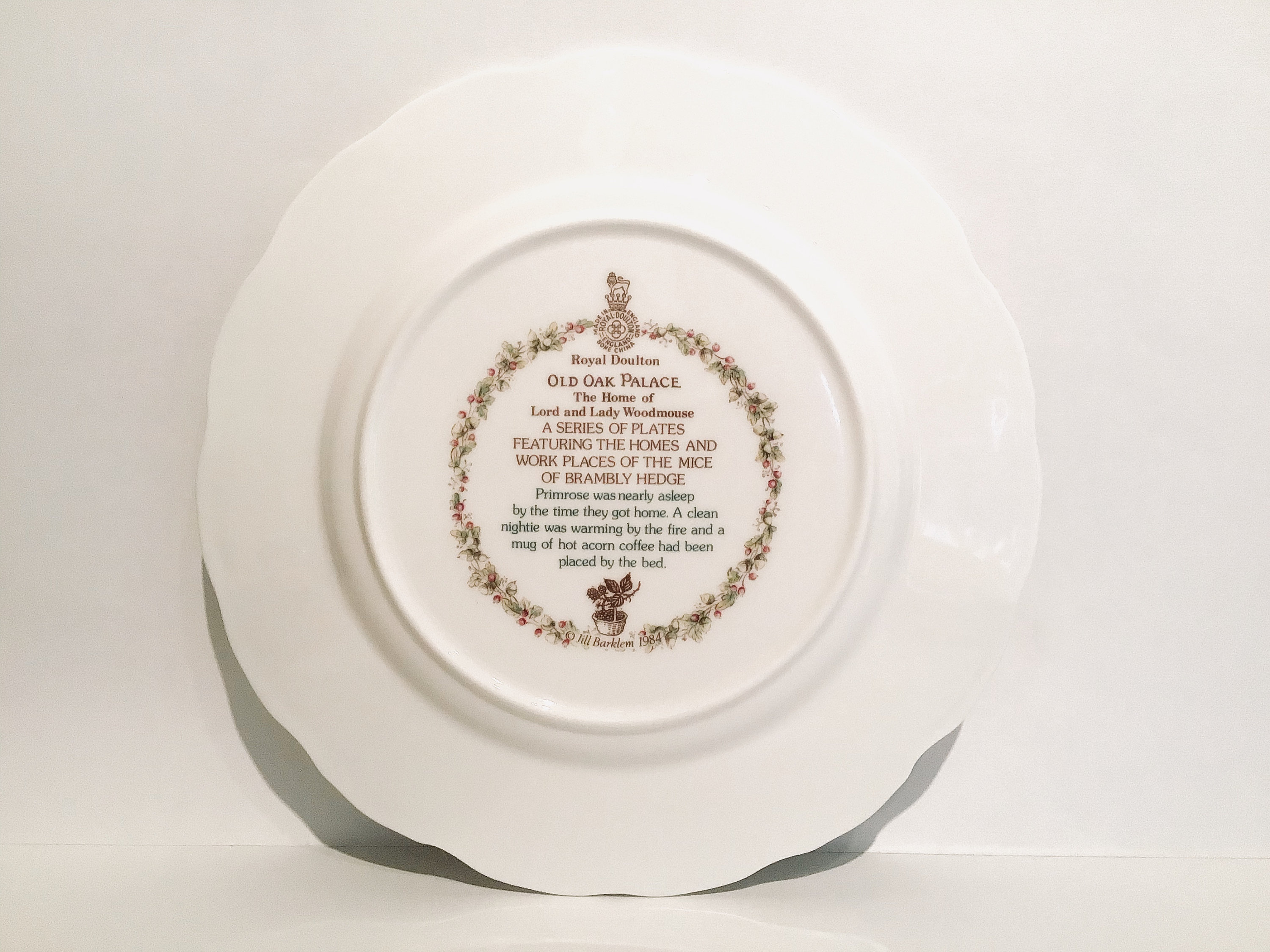 ブランブリー ヘッジ オールド オーク パレス プレート、ロイヤル