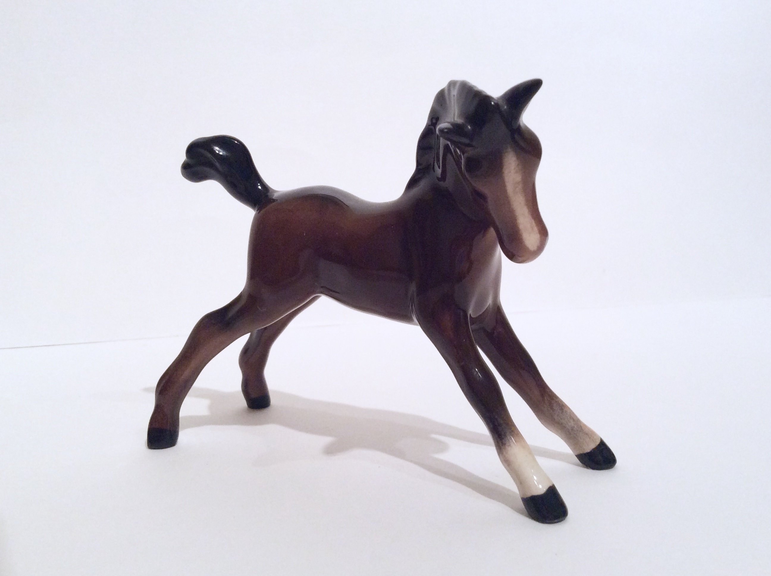 ベスウィック　馬　置物　陶器 ベスウィック陶器の子馬、子馬の置物、子馬の像、子馬のフィギュア