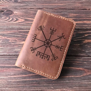 Wikinger Vegvisir Wegweiser Passhülle Nordischer Kompass Leder Passhülle Geschenk für Ihn Passport Brieftasche Mann Weihnachtsgeschenk für Papa