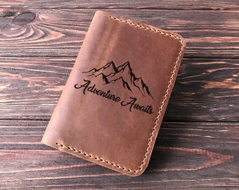 Copertura passaporto personalizzata Mountain Passport Holder Adventure attende Custom Passport Wallet Travel Gift Passport Case Regalo di Natale k22