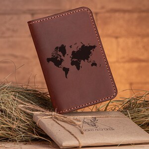 Cadeau voor vriend kerstpaspoortomslag reiscadeau gepersonaliseerde leren paspoorthouder paspoortportemonnee wereldkaart cadeau voor reiziger k18