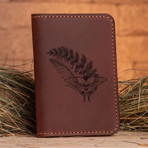 Ellie's Tattoo Paspoortomslag TLOU II Leren Paspoorthouder Cadeau voor gamer Gepersonaliseerd cadeau voor hem Echtgenoot, cadeau voor vriend