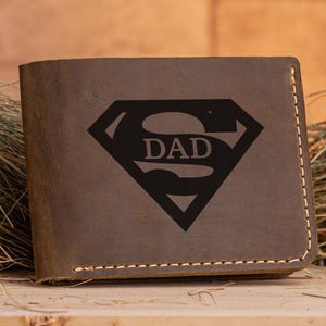 Cartera SUPER DAD Regalo de Navidad para papá, Regalo del Día del Padre, Regalo personalizado para papá, Cartera de cuero, Regalos para papá Cartera de cuero desgastado