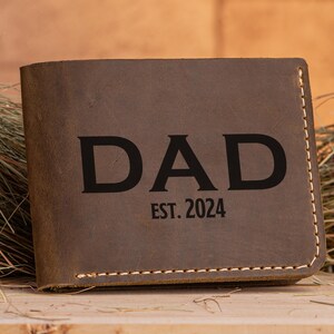 Cartera para papá Est 2023 - Regalo del día del padre - Regalo personalizado para papá - Cartera de cuero personalizada - Regalos divertidos para papá - Regalo de Navidad para papá