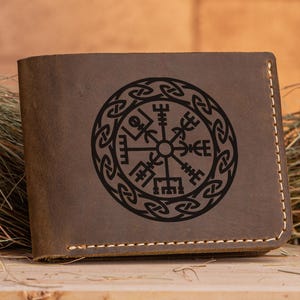 Billetera con letrero de Vegvisir de vikingos, brújula y runas, regalo personalizado para hombre, billetera de cuero, regalo nórdico para esposo, regalo de Navidad para hombre para papá