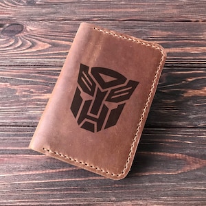 Portapassaporto Autobot. Portapassaporto da uomo Transformers. Portapassaporto in pelle personalizzato, regalo per marito, regalo per fidanzato