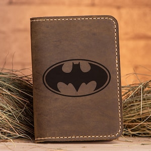 Superheldenpaspoort. Comics cadeau-paspoortportemonnee voor heren. Gepersonaliseerde lederen paspoorthouder echtgenoot cadeau voor hem, cadeau vriendje