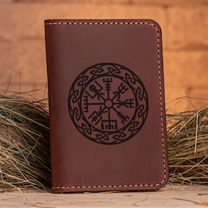 Wikinger Vegvisir Wegweiser Passhülle Nordische Runen Kompass Leder Passhülle Geschenk für Ihn Passport Wallet Weihnachtsgeschenk für Papa