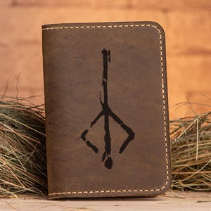 Funda para pasaporte de Bloodborne, de cuero, marca de cazadores, regalo para gamer, regalo personalizado para él, esposo, novio, k211