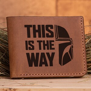 Dies ist der Weg Mandalorian Helm Brieftasche Star Wars Geschenk personalisierte Herren Brieftasche Leder Brieftasche Herren Mann Geschenk Freund für ihn k66