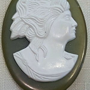 Antique Tested Bakelite Cameo Brooch