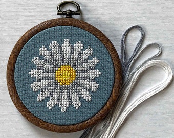 Daisy Cross Stitch Kit - Floral Beginners Mini Counted Cross Stitch Kit - Wildflower DIY Craft Kits