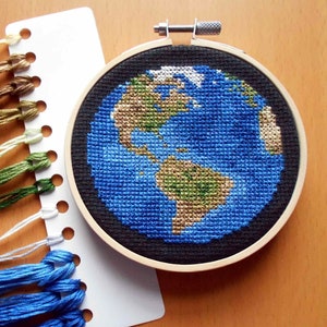 Kit de ponto cruz Planeta Terra - Ponto cruz contado para iniciantes - Globo com vista das Américas, Mapa do mundo, Bordado