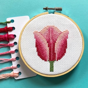Kit de point de croix tulipe rose avec cerceau - Kit de point de croix compté pour débutants, kit de bricolage fleurs de printemps