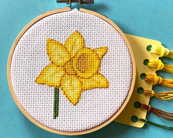 Daffodil Cross Stitch Kit With Hoop - Counted Cross Stitch Kit for Beginners, Spring Flower DIY Craft Kit