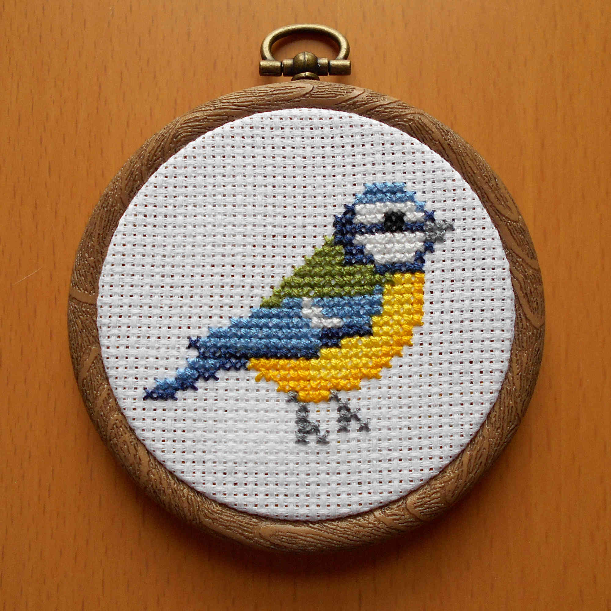 Kit Point De Croix Zweigart - Mésange Bleue Et Cerises - Tissu Aida 14 - Dimensions 25 X 35 Cm - 34 Couleurs