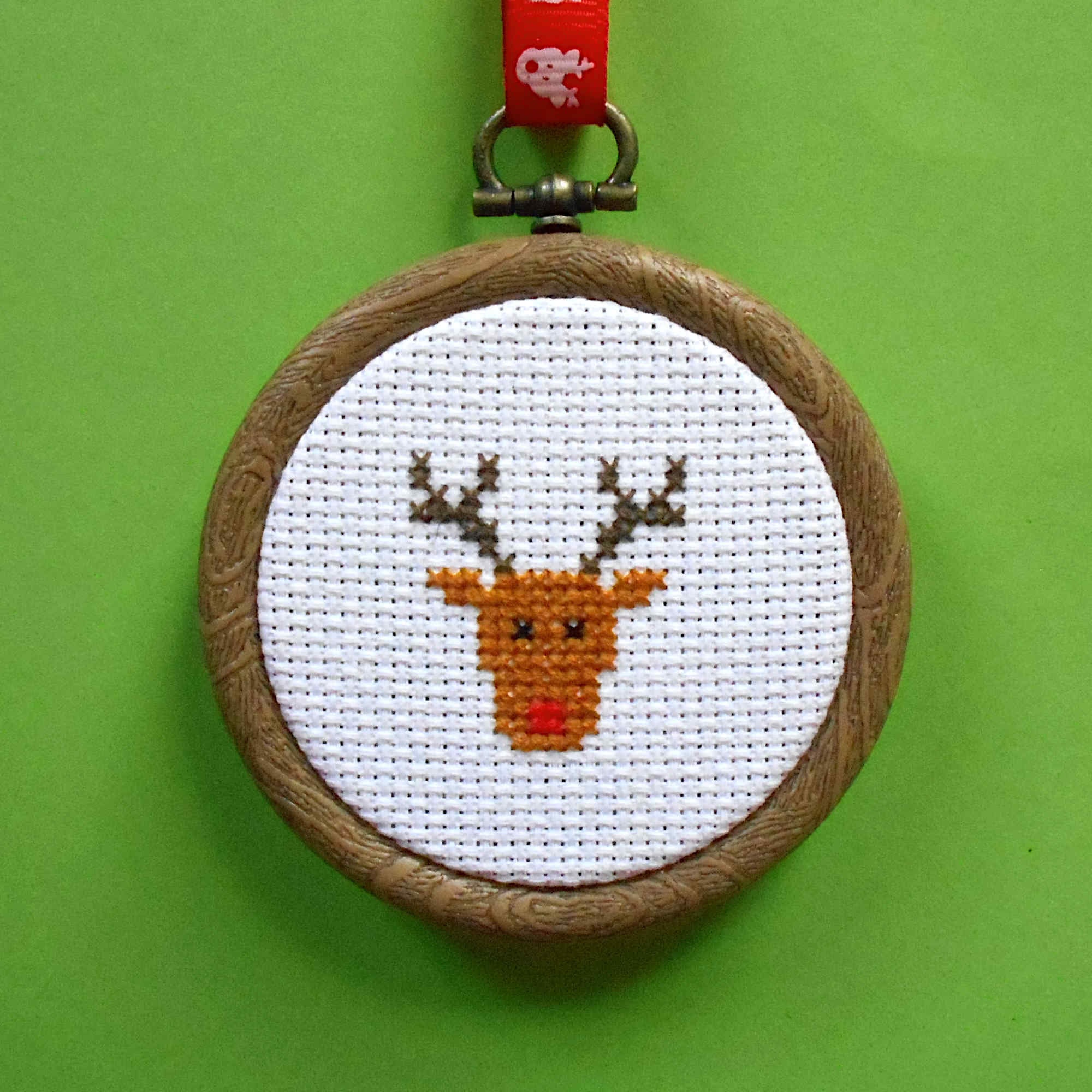 Reindeer Counted Cross Stitch Hoop Kit – Mary Maxim