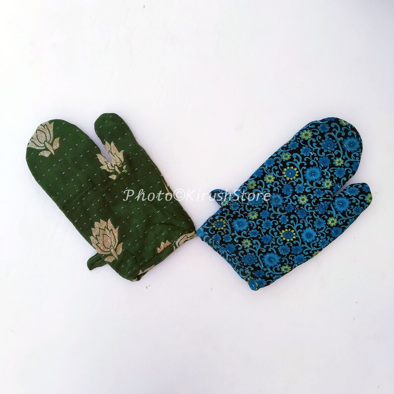 Christmas oven gloves Oven Mitts Christmas gift, Kitchen gloves Pot Holders Set Of 2 Pcs Kantha Oven Gloves