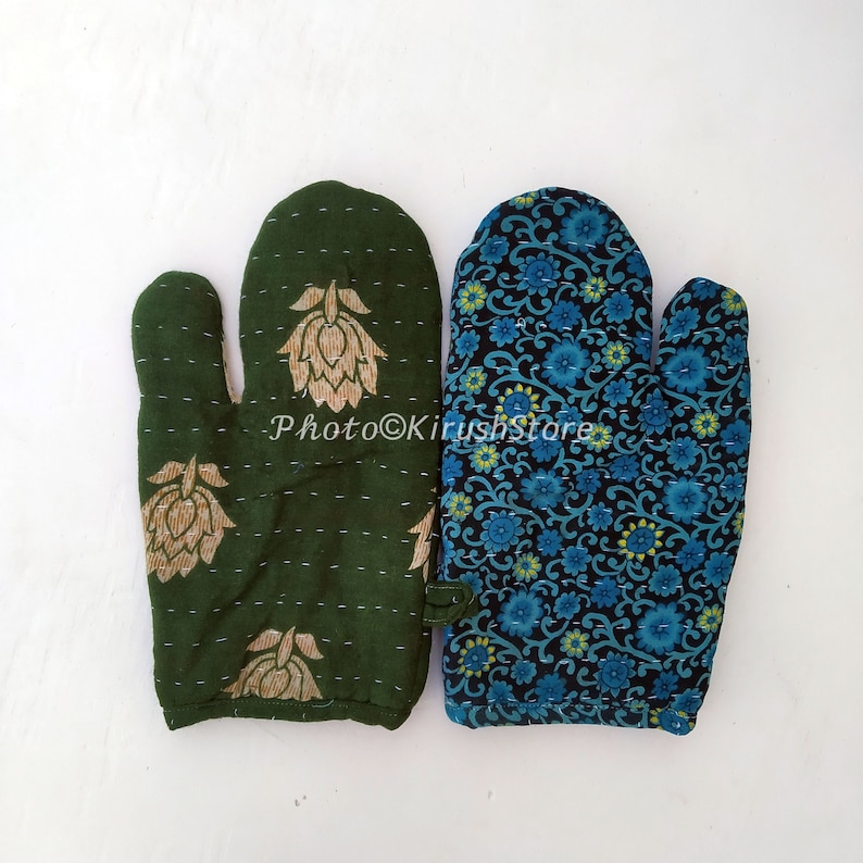 Christmas oven gloves Oven Mitts Christmas gift, Kitchen gloves Pot Holders Set Of 2 Pcs Kantha Oven Gloves