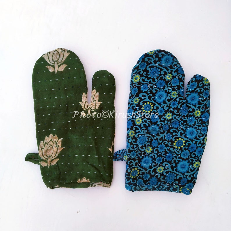 Christmas oven gloves Oven Mitts Christmas gift, Kitchen gloves Pot Holders Set Of 2 Pcs Kantha Oven Gloves