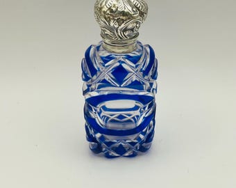 Antyczna wiktoriańska butelka na perfumy z niebieskiego szkła ciętego z około 1890 roku