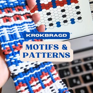 May include: A close-up of a red, white, and blue woven bracelet with a pattern of stripes and squares. The bracelet is being held by a hand in front of a laptop screen that displays a pattern of hexagons in red, white, and blue. The text "KROKBRAGD MOTIFS & PATTERNS" is visible on the screen.