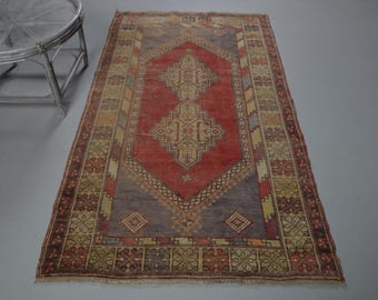ヴィンテージ トルコ エリア ラグ、赤い幾何学模様、手織りウール、5 x