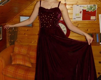 Beautiful 1930s Velvet Burgundy Evening Gown