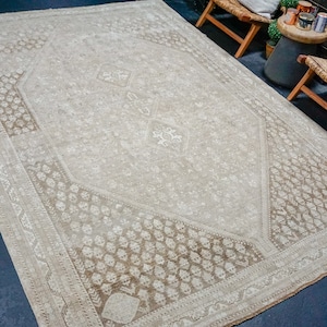 7’2 x 10’7 Classic Antique Carpet Muted Beige + Cream SB