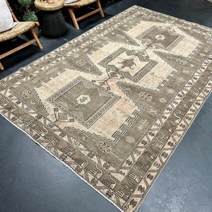 6’7 x 10’4 Classic Vintage Rug Chocolate Brown & Blush Beige