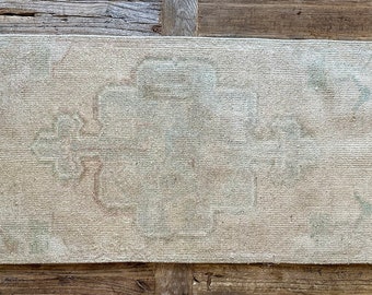 1’7 x 3’3 Antique Taspinar Rug Muted Beige & Sea Foam Green