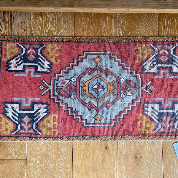 19” x 37” Vintage Turkish Oushak Mat Rug Yastik 70's Small Carpet Red, Gray and Gold