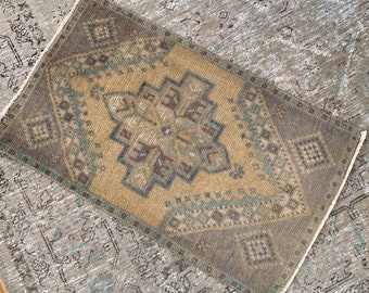 1’5''x3’4'' handmade Turkish rug green and beige Vintage Door Mat faded floor rug,welcome rug,bathroom rug Salmon Small kirsehir rug