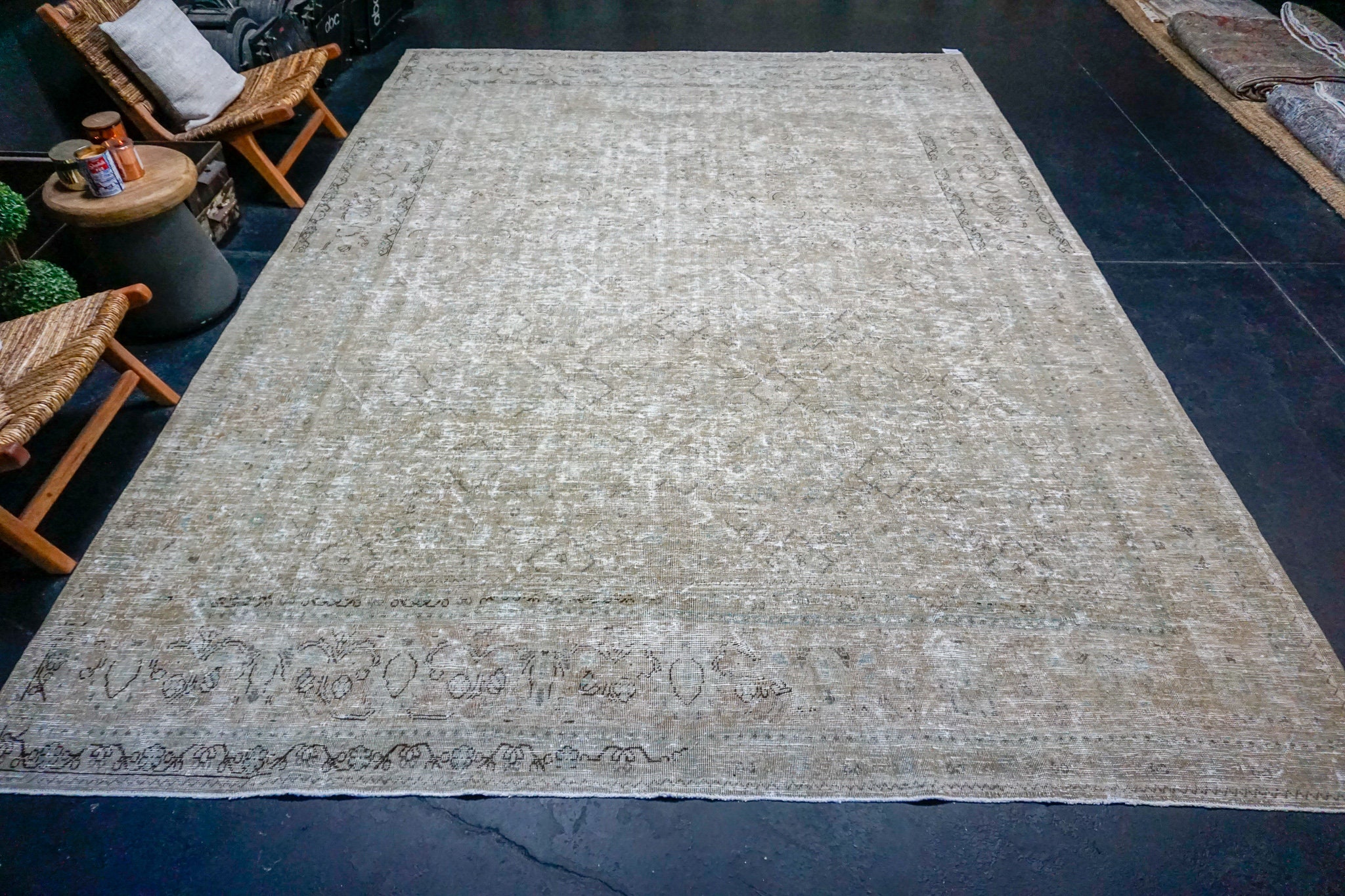 vintage rug,137      【1657】 9'5 X 13' Classic Vintage Rug Muted Gray-beige + Denim Blue