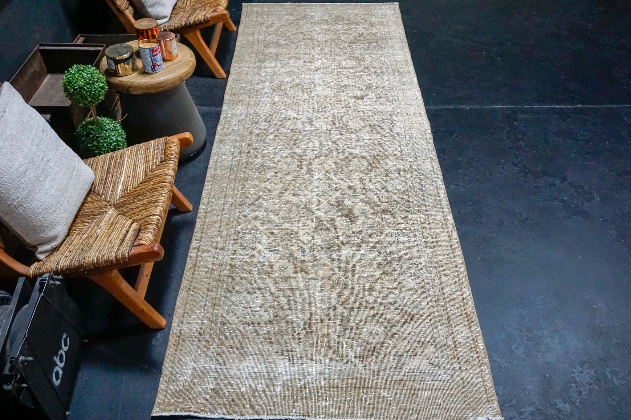 * vintage runner ୨୧ 鹿さん達のししゅう絵 テーブルマット 3'6 X 10'2 Classic Vintage Runner Beige + Turquoise Blue